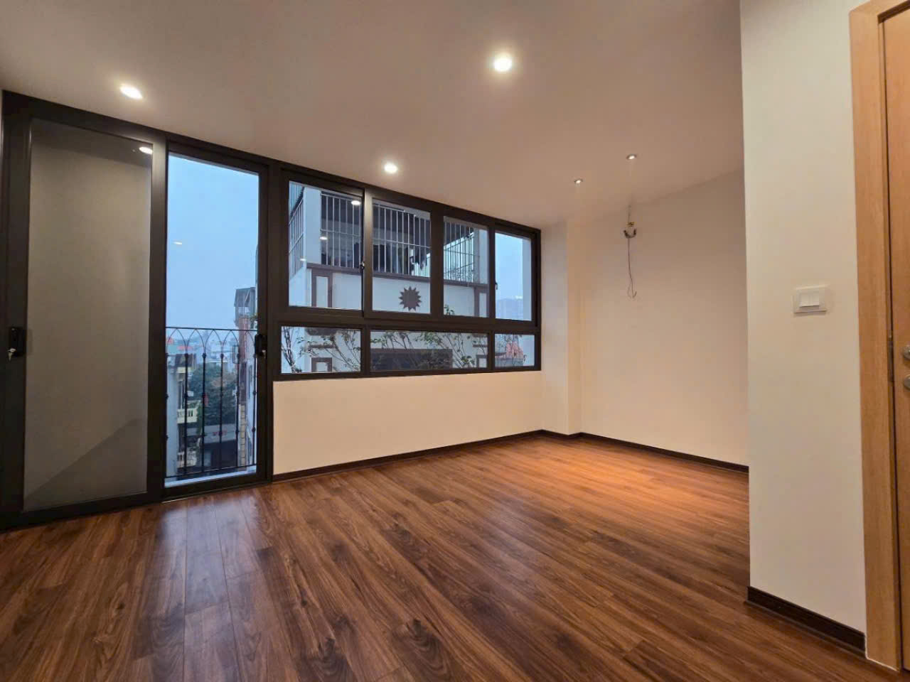 Bán nhà phố Trạm Long Biên ngõ ô tô Dt 34m 6 Tầng Mt 5m Giá 8.05 tỷ - Ảnh 3
