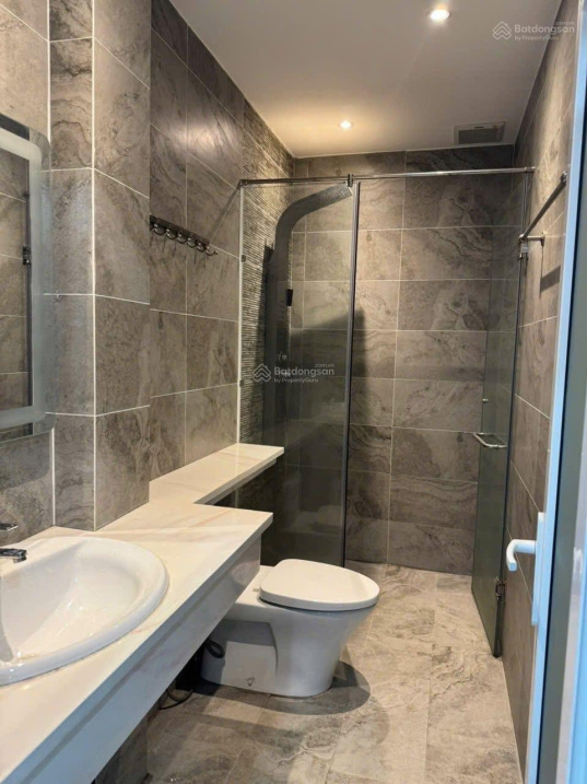 Nhà 4 lầu siêu đẹp, 5pn! Full nt xịn xò! Xe hơi ngủ trong nhà, Vị trí đẹp tuyệt! - Ảnh 2
