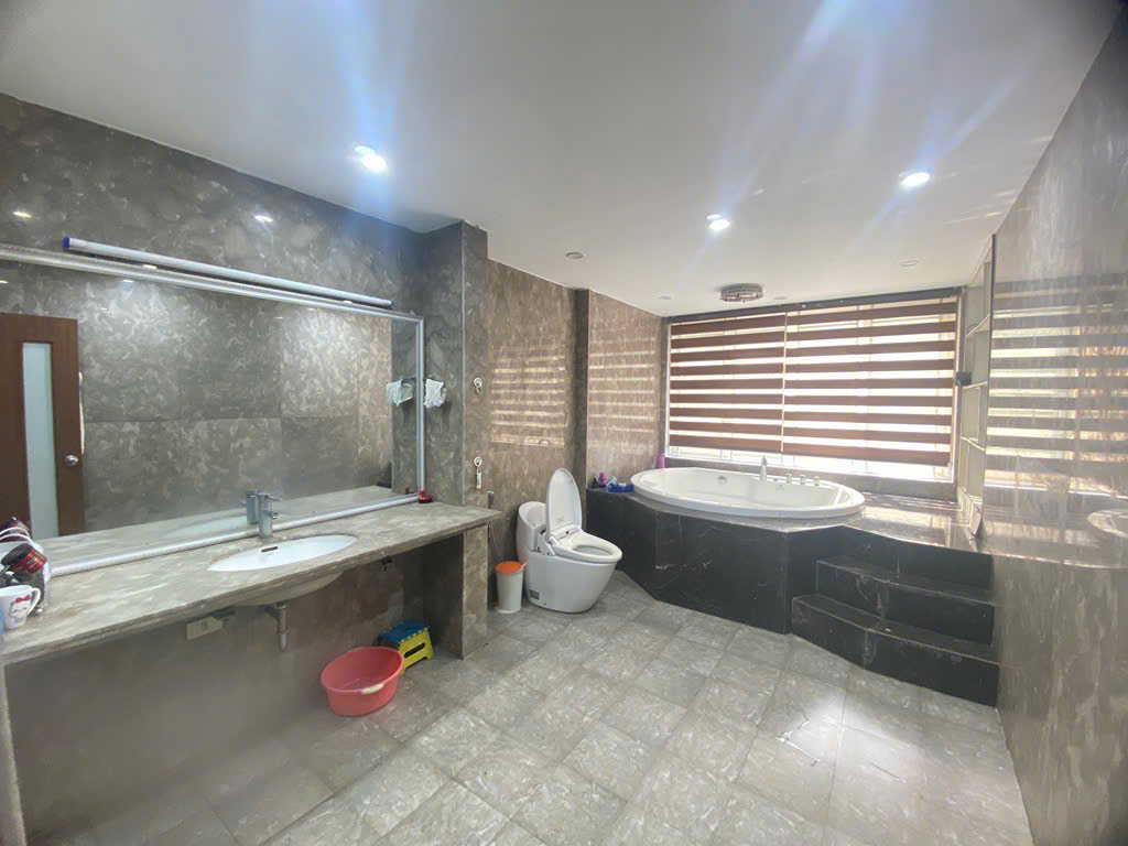 [GẤP] Bán nhanh BT bán đảo Linh Đàm view hồ lộng gió 200 m2 sổ đỏ giá rẻ 46 tỷ - Ảnh 4