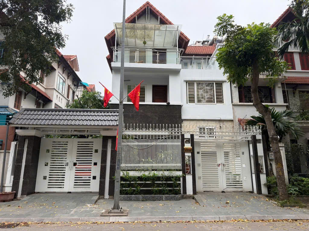 [GẤP] Bán nhanh BT bán đảo Linh Đàm view hồ lộng gió 200 m2 sổ đỏ giá rẻ 46 tỷ - Ảnh chính