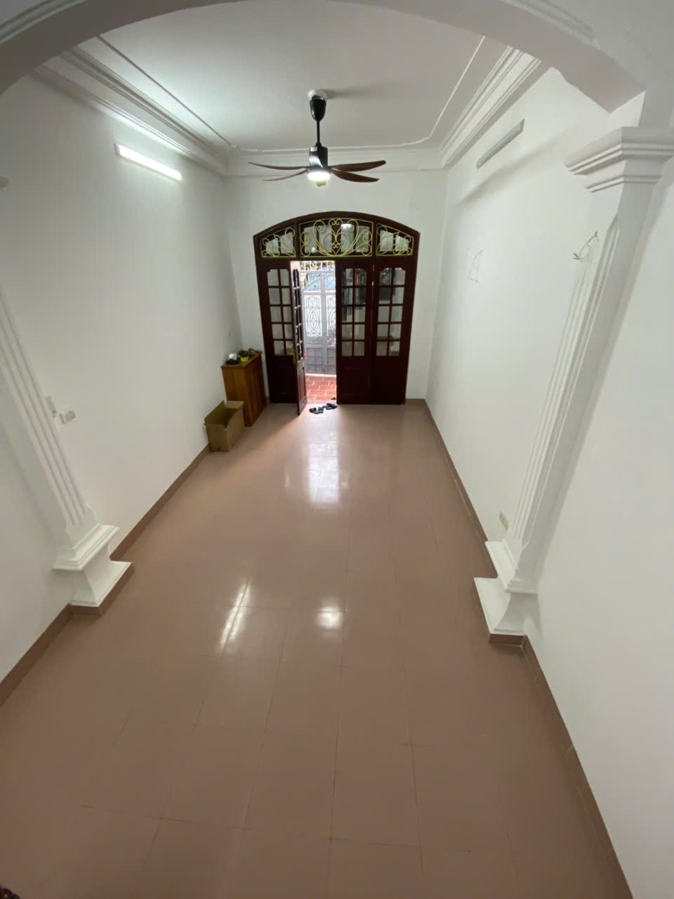 NHÀ NGUYỄN VĂN CỪ, 62m², 4PN, CÓ SÂN ĐỂ XE, GIÁ 9,5 TỶ. - Ảnh 1