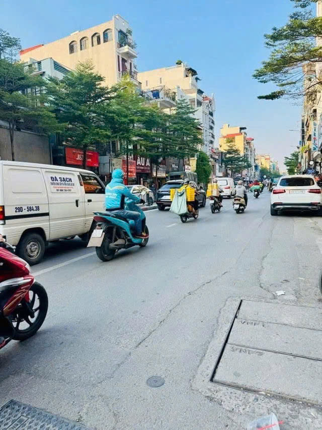 NHÀ MỚI TÔN ĐỨC THẮNG - ĐỐNG ĐA FULL NỘI THẤT 35M2, 5 tầng, mặt tiền 5.2m,7.6 tỷ. - Ảnh 2