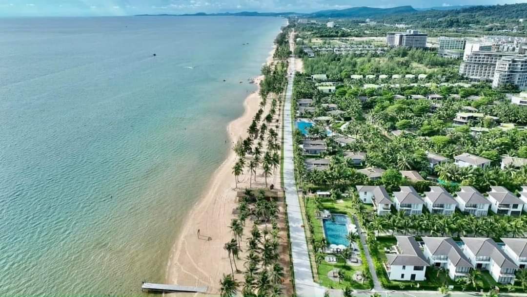 Bán đất lô đất khách sạn Bãi Trường 2300m2 lô góc hai mặt tiền view biển lh 0939439474 - Ảnh 1