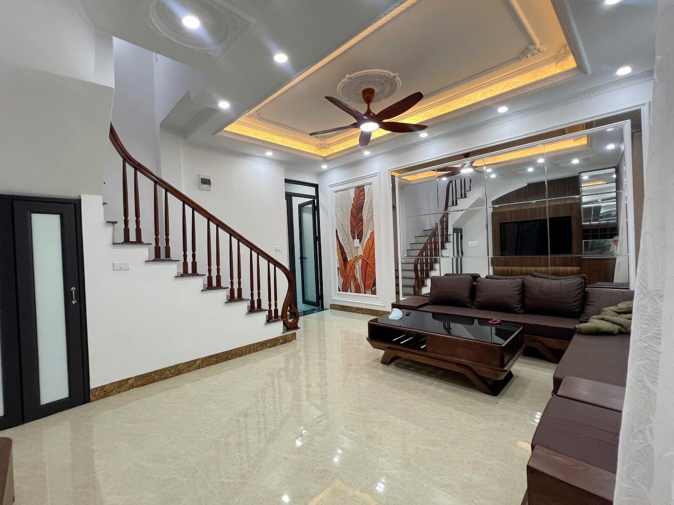 TRUNG TÂM CẦU GIẤY - CÁCH Ô TÔ 10M - SÁT HỒ MÁT RƯỢI - 6 TẦNG MỚI ĐẸP - NỞ HẬU - 34M2 - HƠN 8 TỶ - Ảnh chính