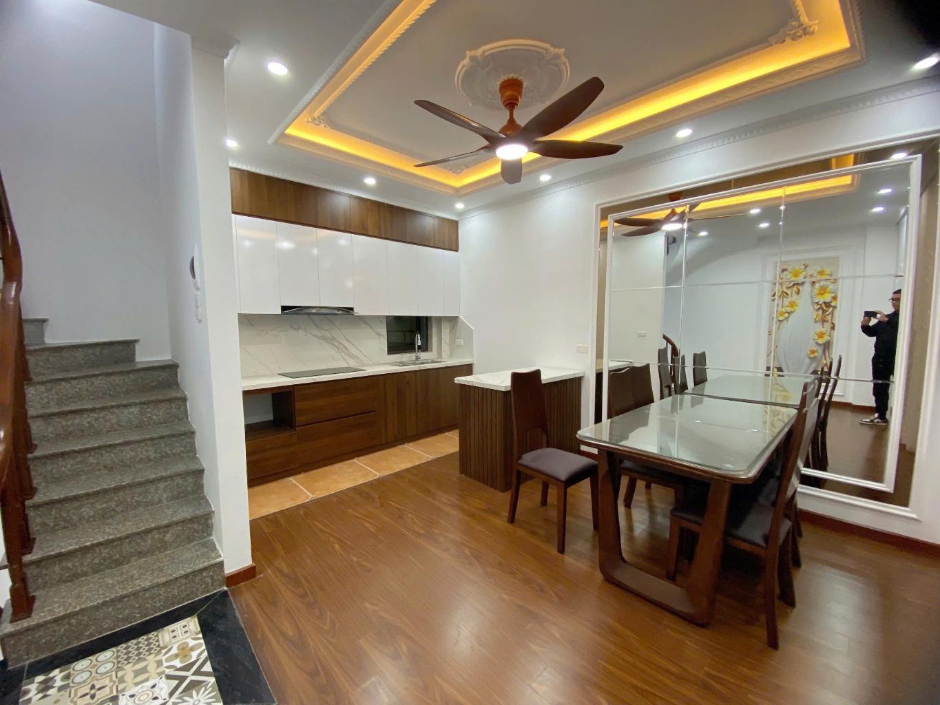 TRUNG TÂM CẦU GIẤY - CÁCH Ô TÔ 10M - SÁT HỒ MÁT RƯỢI - 6 TẦNG MỚI ĐẸP - NỞ HẬU - 34M2 - HƠN 8 TỶ - Ảnh 1