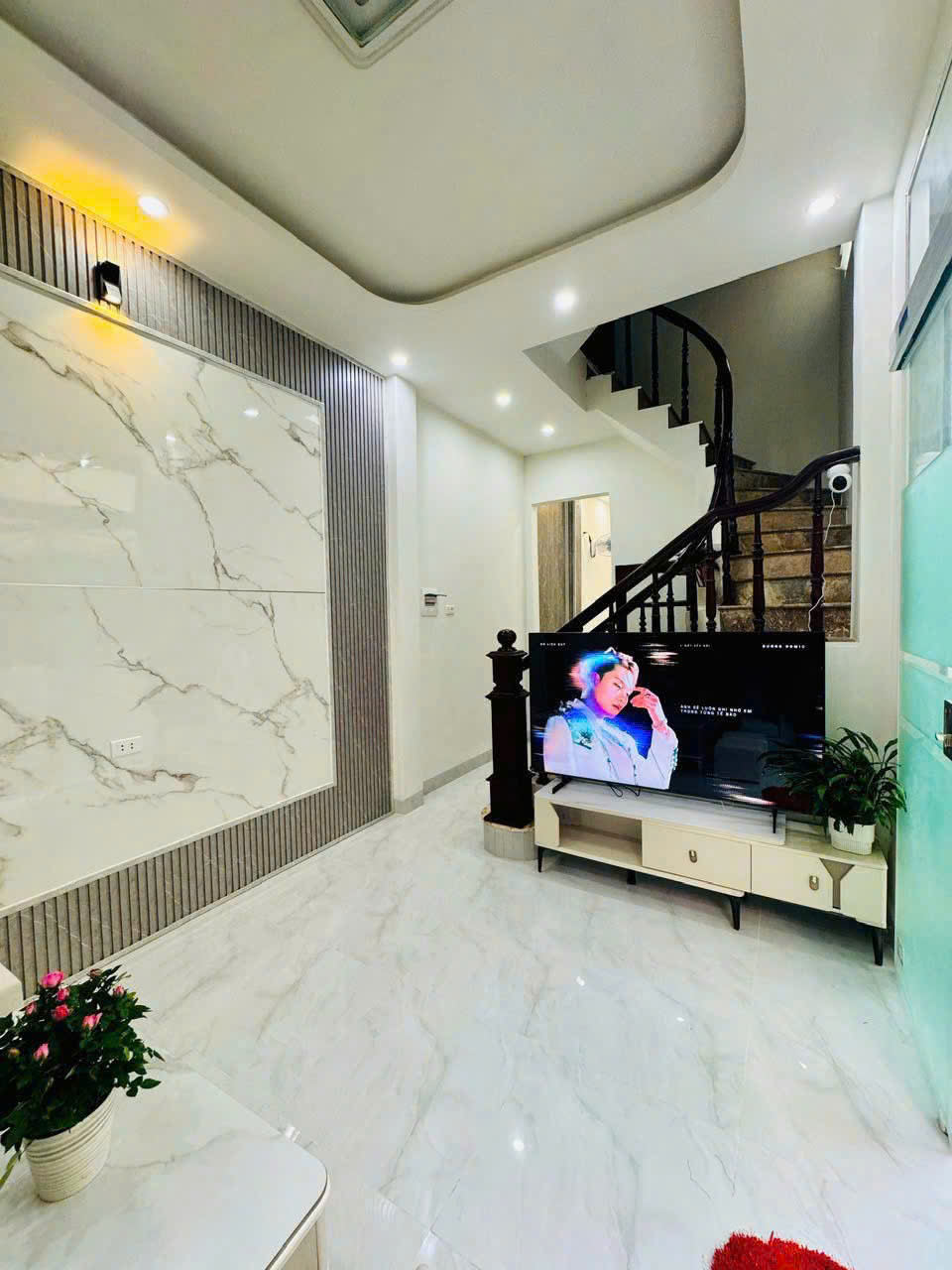 Cho thuê nhà riêng, đẹp ngõ 1 Bùi Xương Trạch, Thanh Xuân 35m x 4T giá 14tr, full đồ - Ảnh chính