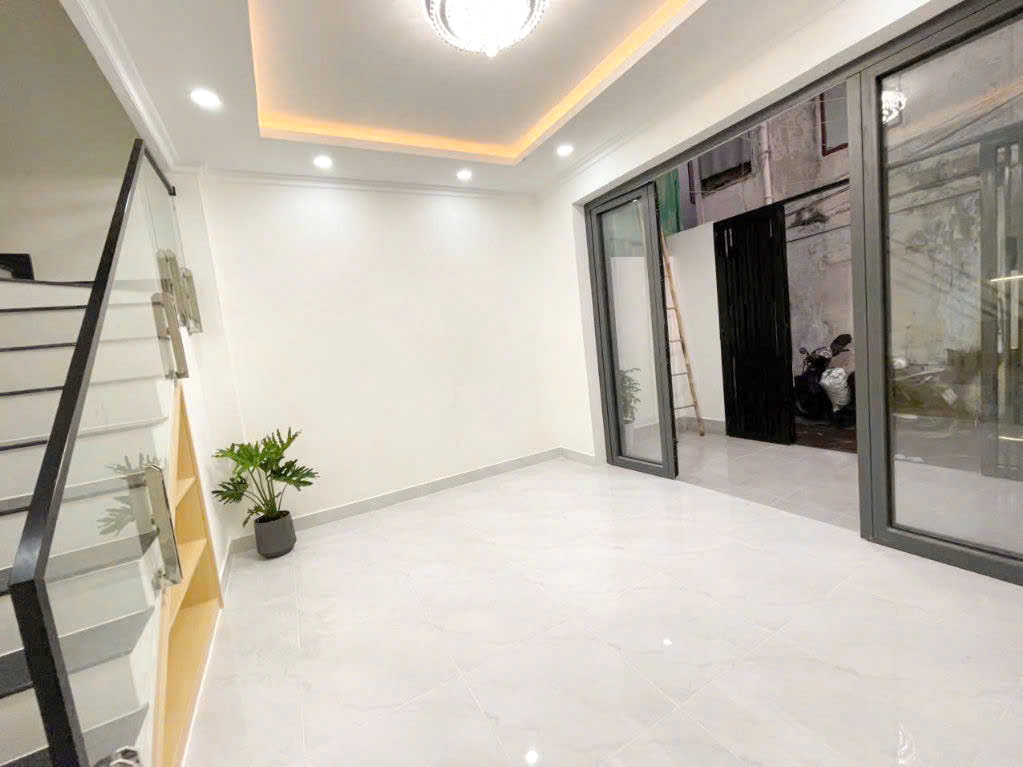 Nhà mới 2 tầng sát đường Nguyễn Duy Phường 12 Quận 8 - Ảnh 1