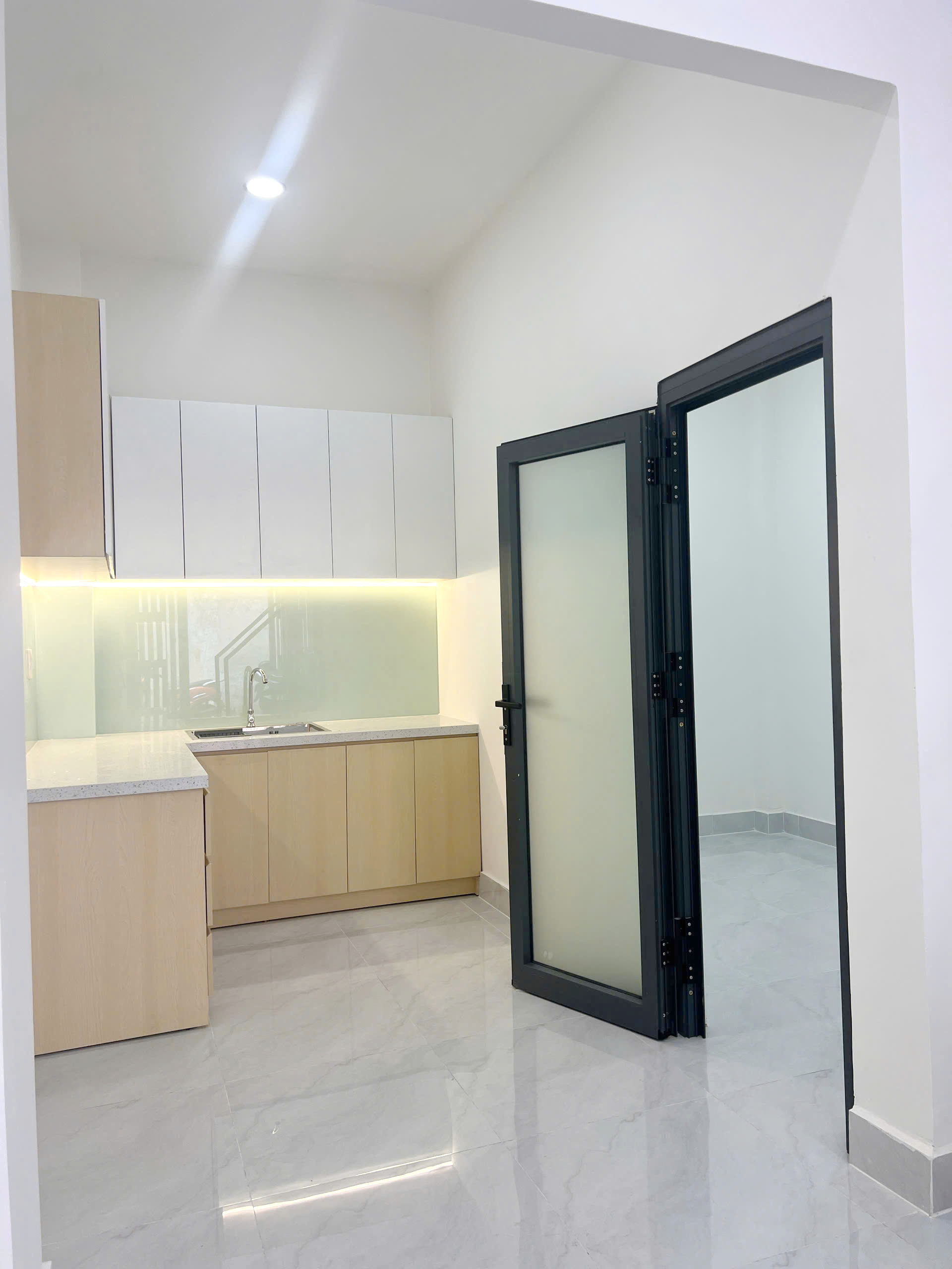 Nhà mới 2 tầng sát đường Nguyễn Duy Phường 12 Quận 8 - Ảnh 2