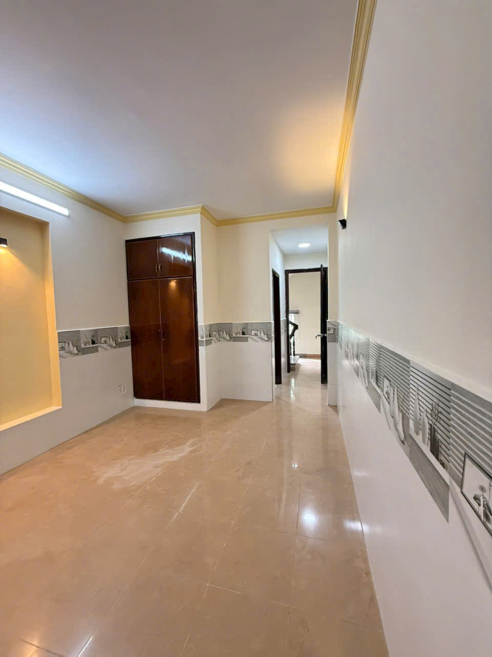 Bán nhà Phố MTK Nguyễn Thái Bình, p4 Tân bình.<br>DT: 3,4x 9 , Trệt 4 lầu , nhà còn đẹp. <br>Giá: 10tỷ8 TL - Ảnh 4