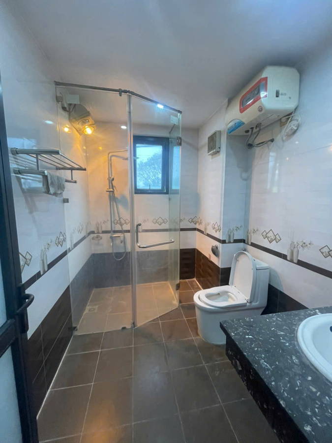 NHÀ MẶT PHỐ KINH DOANH ĐỈNH 41m2,X  5 tầng, mặt  tiền 6.8m, 13.1 tỷ  Bồ Đề-Long Biên. - Ảnh chính