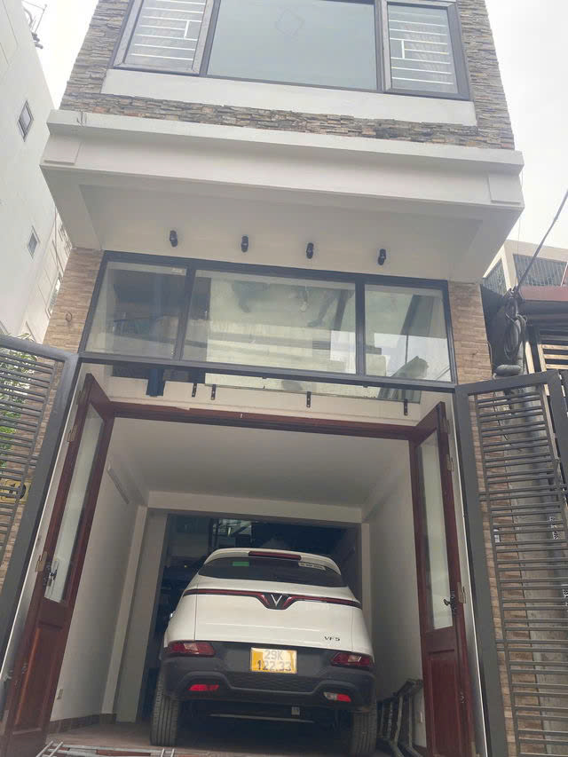 BÁN NHÀ Phố Ngọc Thụy NGÕ THÔNG Ô TÔ VÀO NHÀ 35M2,X 5 tầng,mặt tiền 3.3m, 7.6 tỷ Long Biên - Ảnh chính
