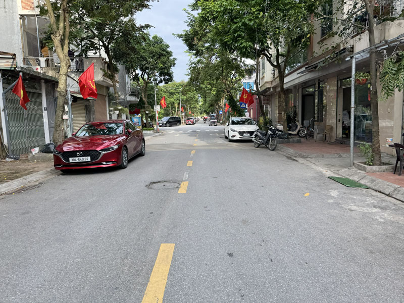 Bán nhà cấp 4 Phố Quán Tình, Giang Biên: 63,4m2, khổ đất đẹp, cách Hồ 30m - Sống Xanh An Lành! - Ảnh chính