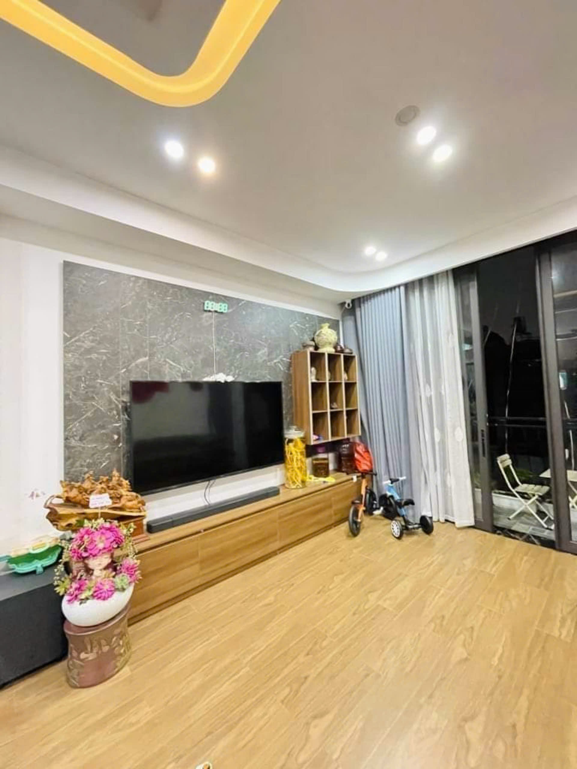 BÁN NHÀ PHÂN LÔ HOÀNG QUỐC VIỆT, ÔTÔ NGỦ NHÀ, 6T THANG MÁY, 52M2 GIÁ 15 TỶ 750 - Ảnh 2