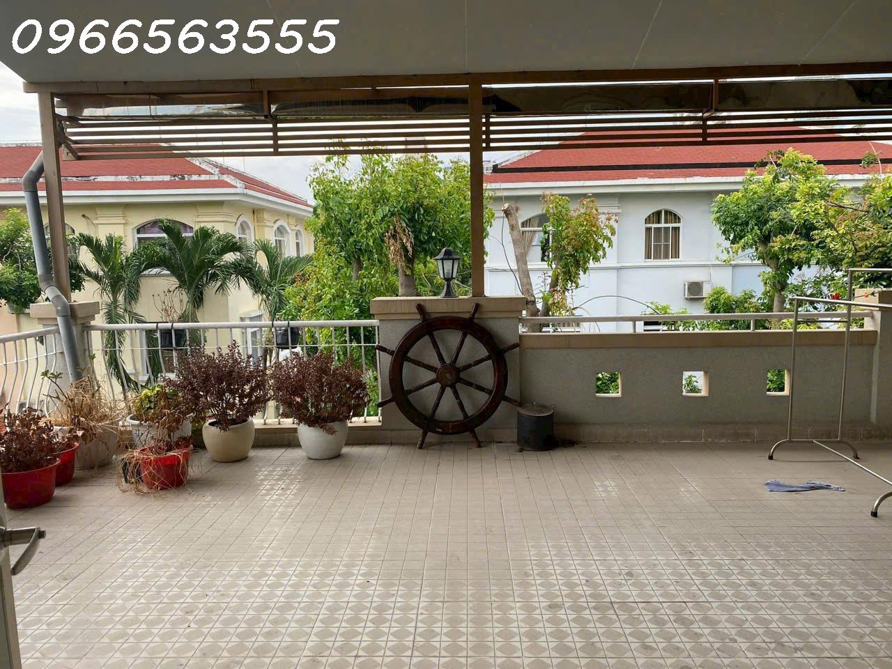 Cho thuê biệt thự - khu cảnh đồi - Phú Mỹ Hưng , sát trường học SSIS - Ảnh 3