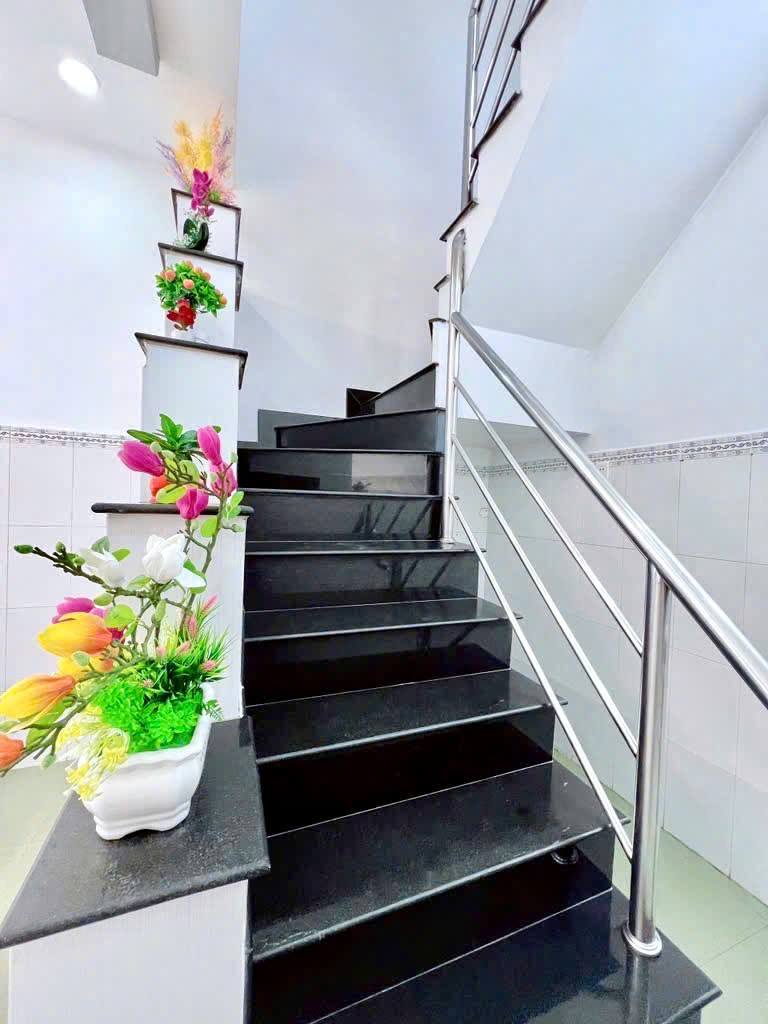 Bán nhà Ngã Tư Hàng Xanh - 50m2 - 3 PN - Sổ Vuông - Chỉ 5.x - Ảnh 1