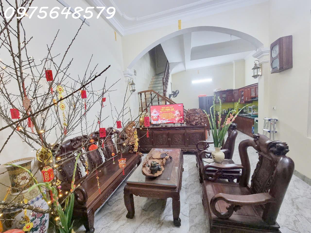 Bán nhà Tôn Thất Tùng 60m hai thoáng sân vườn giá tốt - Ảnh chính