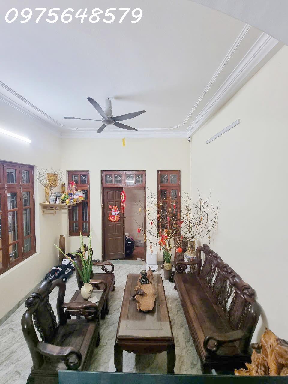 Bán nhà Tôn Thất Tùng 60m hai thoáng sân vườn giá tốt - Ảnh 1