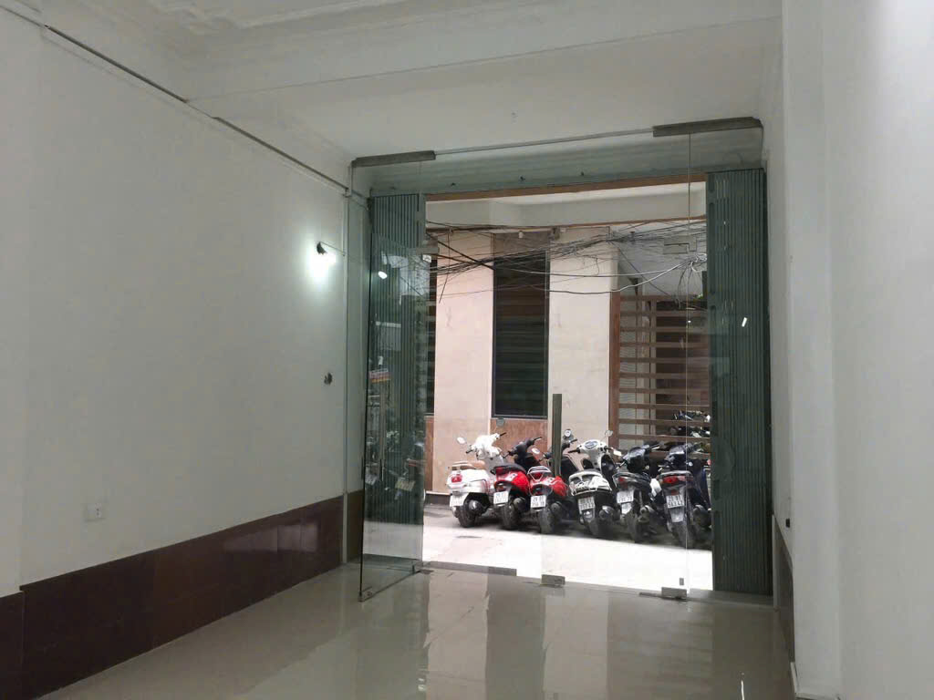 Ô TÔ TRÁNH TRƯỚC CỬA - VỊ TRÍ ĐẮC ĐỊA - SÁT CHỢ Thái THỊNH - NGÕ THÔNG TỨ TUNG - VỪA Ở VỪA KINH - Ảnh 4