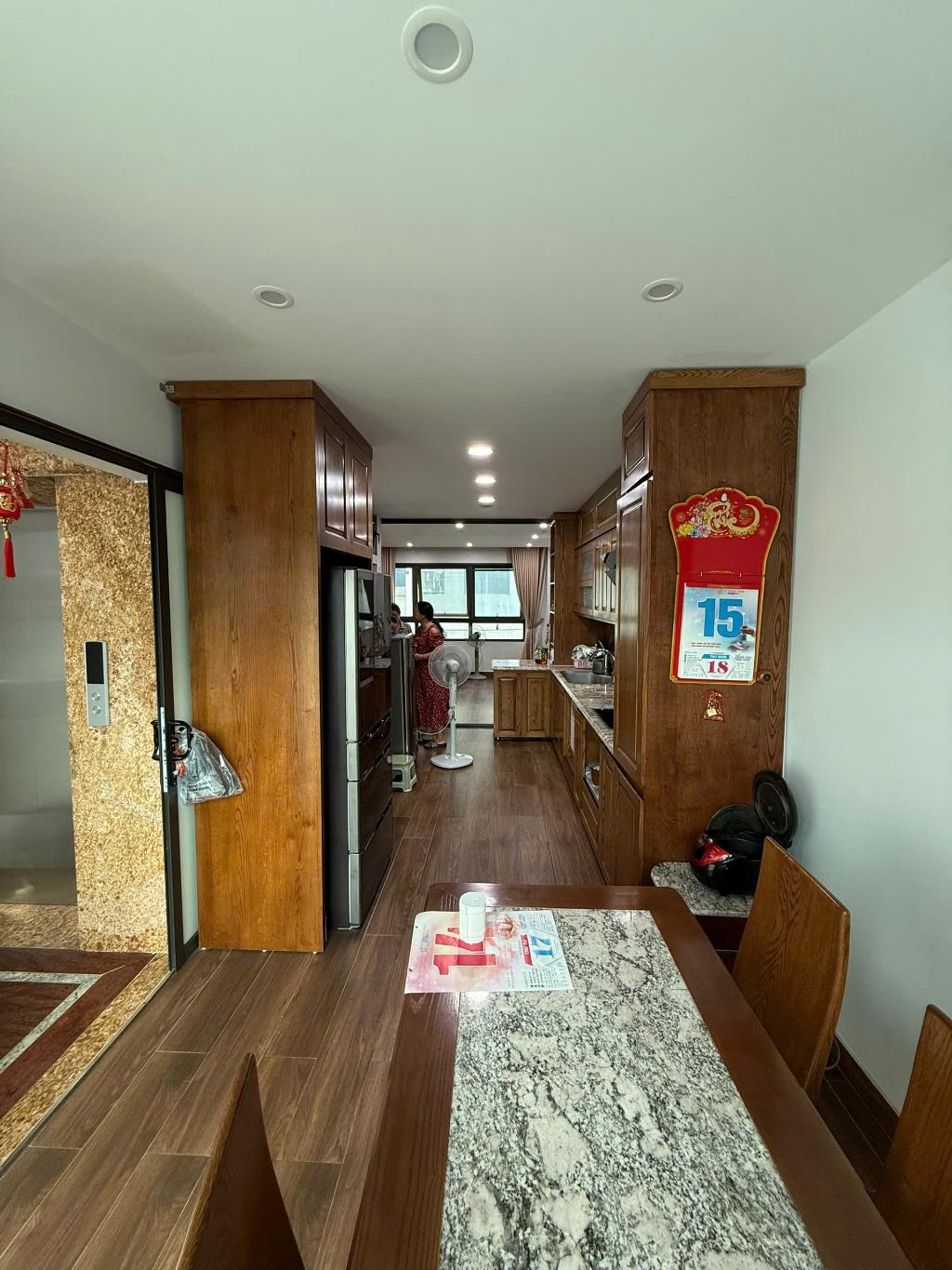 Bán tòa nhà 8 tầng TM phố Cầu Giấy, khu VIP gần phố, ô tô vào nhà, KD VP chỉ 25 tỷ - Ảnh 1