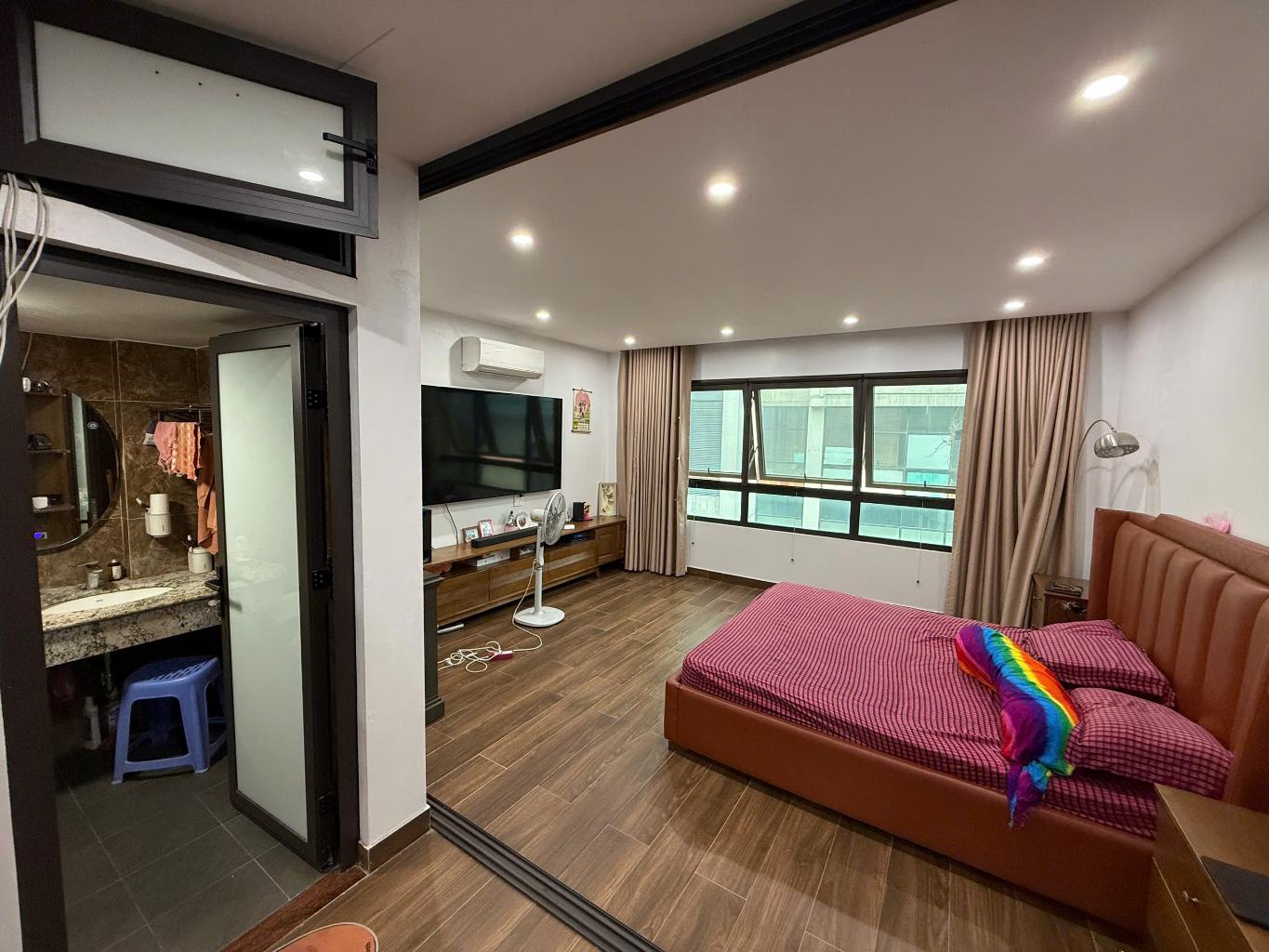 Bán tòa nhà 8 tầng TM phố Cầu Giấy, khu VIP gần phố, ô tô vào nhà, KD VP chỉ 25 tỷ - Ảnh 2