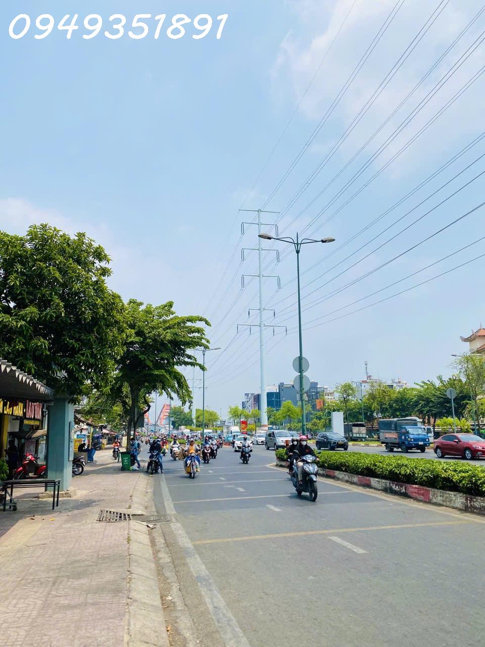 ĐẤT MẶT TIỀN PHẠM VĂN ĐỒNG 4200M2 NGANG 80M SHR HOÀN CÔNG ĐỦ GIÁ 270TỶ LH 0949351891 MR TOAN - Ảnh 2