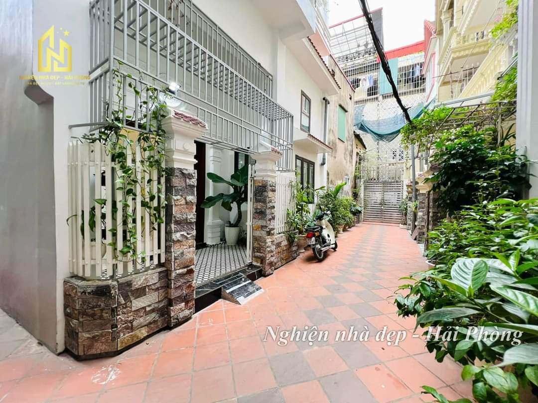 Nhà Chợ Hàng Cũ vị trí cực nông, 48m 3 tầng, sân cổng riêng, Giá 3.45 tỉ - Ảnh chính