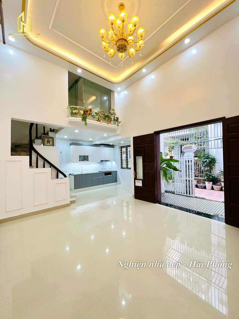 Nhà Chợ Hàng Cũ vị trí cực nông, 48m 3 tầng, sân cổng riêng, Giá 3.45 tỉ - Ảnh 2