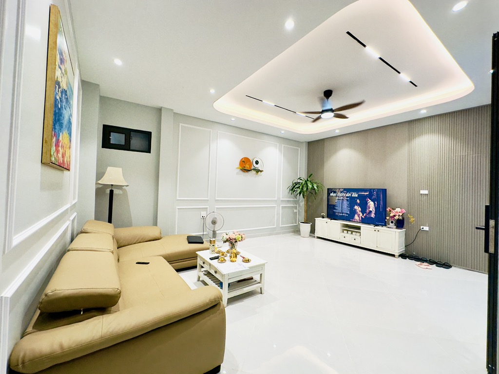 SIÊU PHẨM– NHÀ LÔ GÓC 8M MẶT PHỐ MINH KHAI – 5 TẦNG THANG MÁY – Ở NGAY 50M2 – 10 TỶ - Ảnh chính