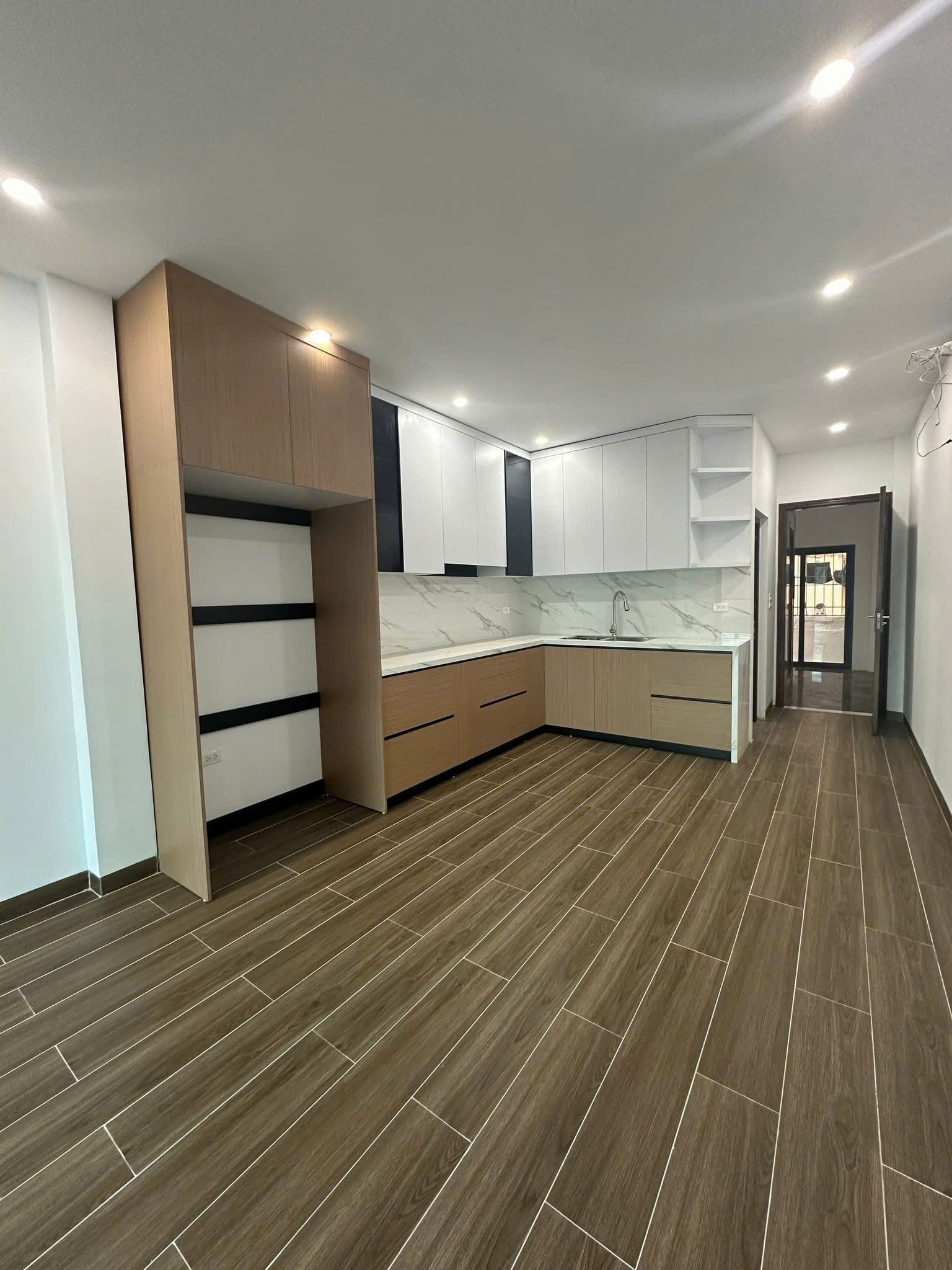 NHÀ VỊ TRÍ CỰC ĐẸP SÁT NGAY XUÂN LA-TÂY HỒ. 50M2 X 6 TẦNG, SỔ ĐỎ, 14.8 TỶ. LH:0979192933. - Ảnh 2