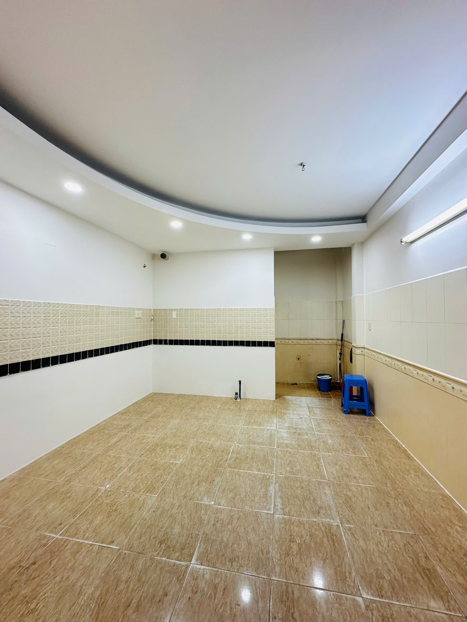 5.8 tỷ thương lượng 3.9x10m, 3 tầng, hẻm Ni Sư Huỳnh Liên, P10 - Ảnh 2