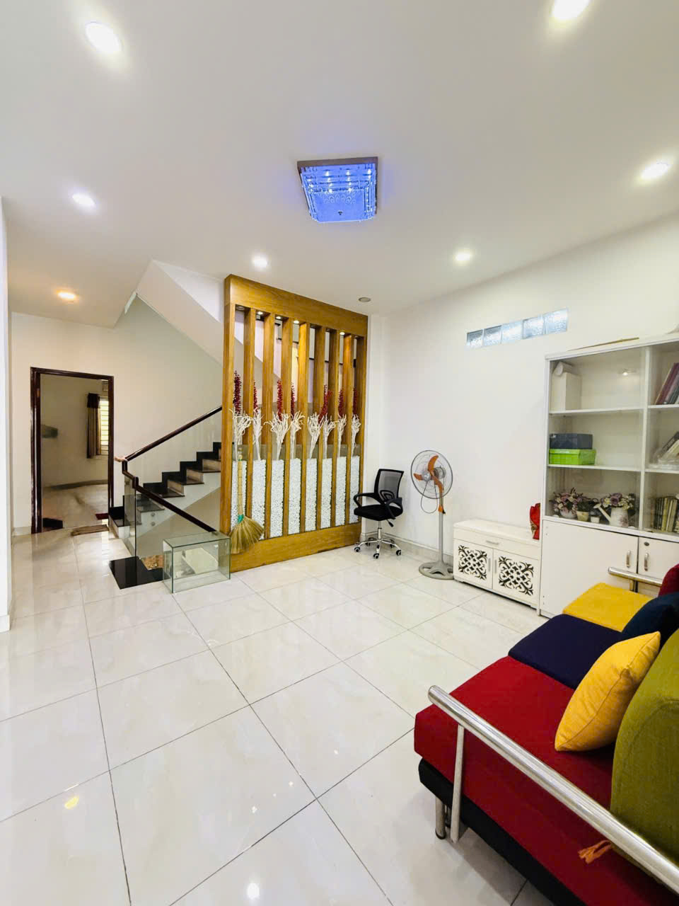 Siêu Hiếm nhà mặt tiền Kinh Doanh Hương Lộ 2 gần ngã tư 4 xã 200m2,4 Tầng Nhỉnh 19 tỷ - Ảnh 2