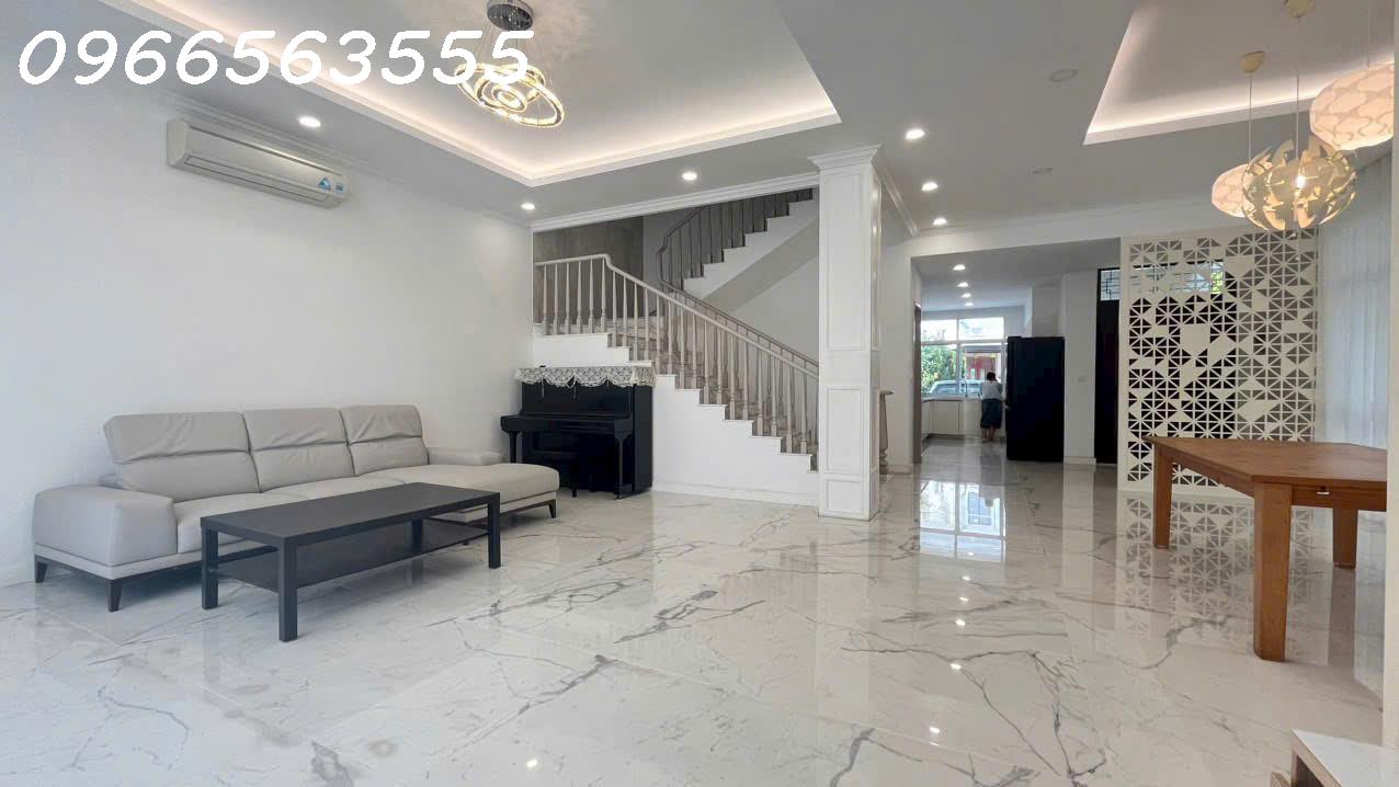 CHO THUÊ BIỆT THƯ LÂU ĐÀI CHATEAU - PHÚ MỸ HƯNG - NHÀ ĐẸP - GIÁ 4000$ - Ảnh chính
