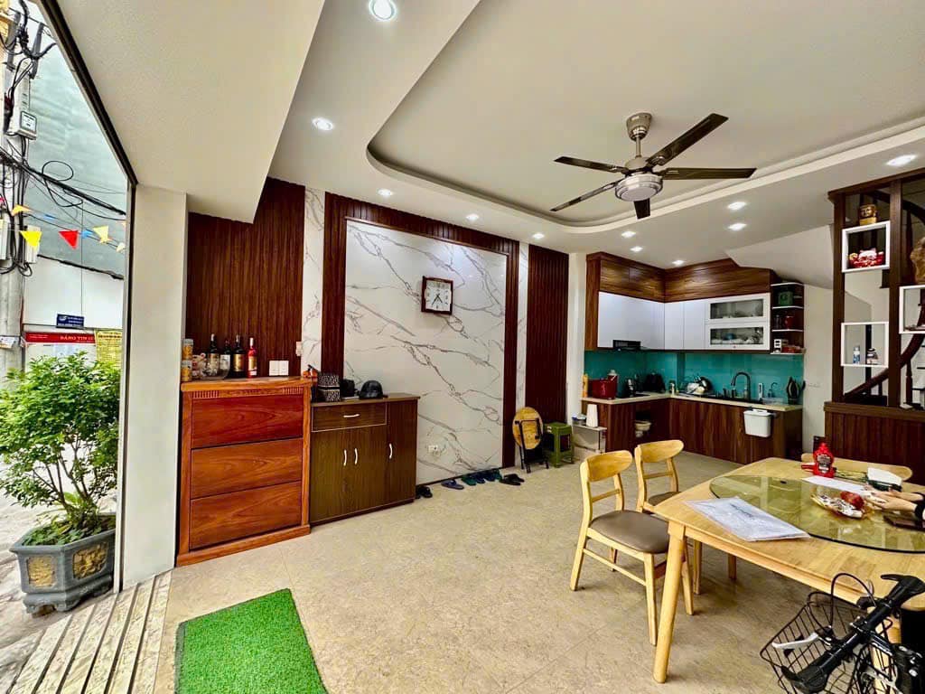 Bán Nhà Phố Đại Cát 36m2 x 5 tầng, nhà đẹp long lanh , mặt ngõ rộng ô tô tránh vào nhà, 3 phòng ngủ - Ảnh 1