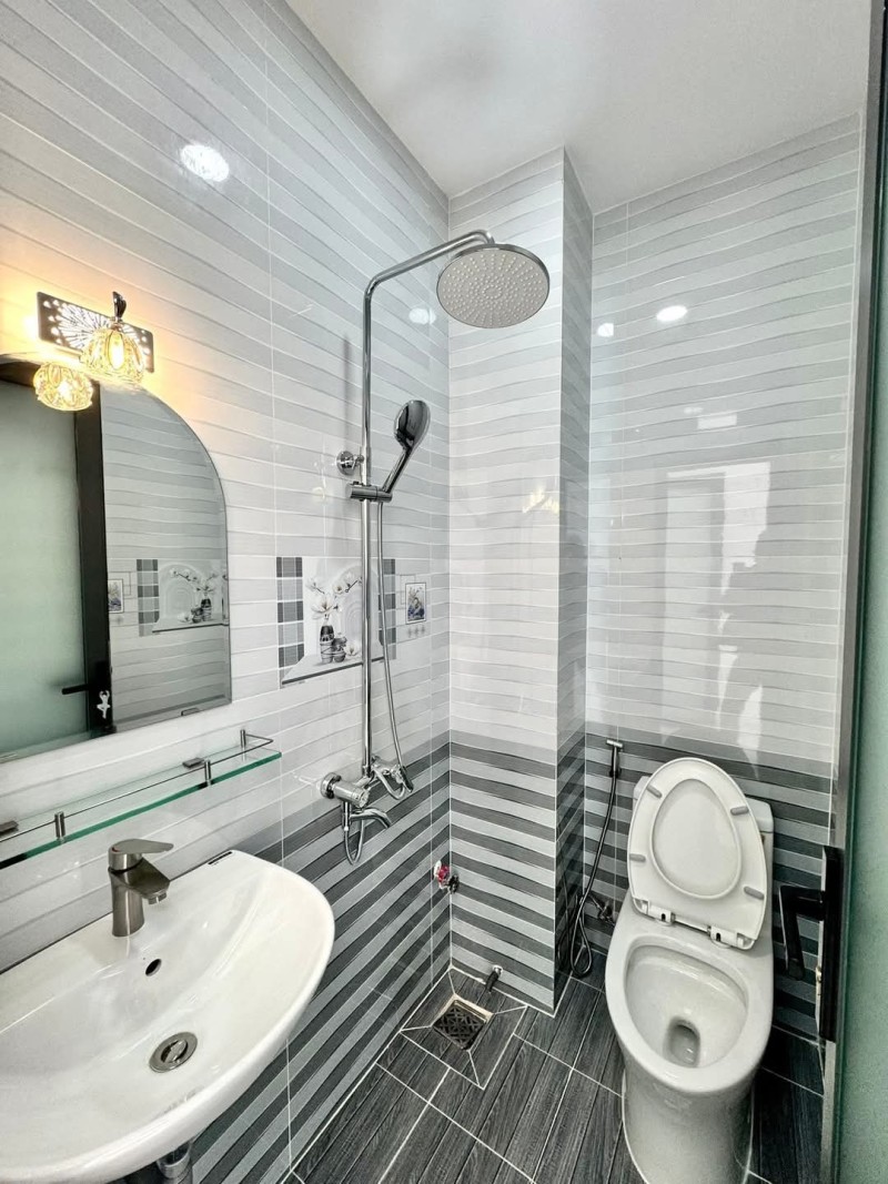 Bán nhà mặt phố Bình Chiểu, Thủ Đức, 105m², 6.7 tỷ, 3 tầng, 4PN, 5WC - Ảnh 1