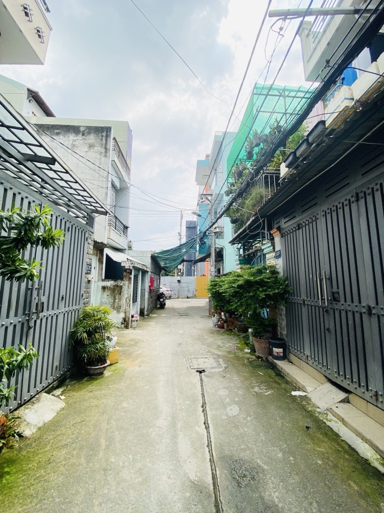 BÁN NHÀ CẤP 4 - TIỆN XÂY MỚI - TRUNG CHÁNH .QUẬN 12 - 57M2 - NHỈNH 4 TỶ - SỔ RIÊNG. - Ảnh chính