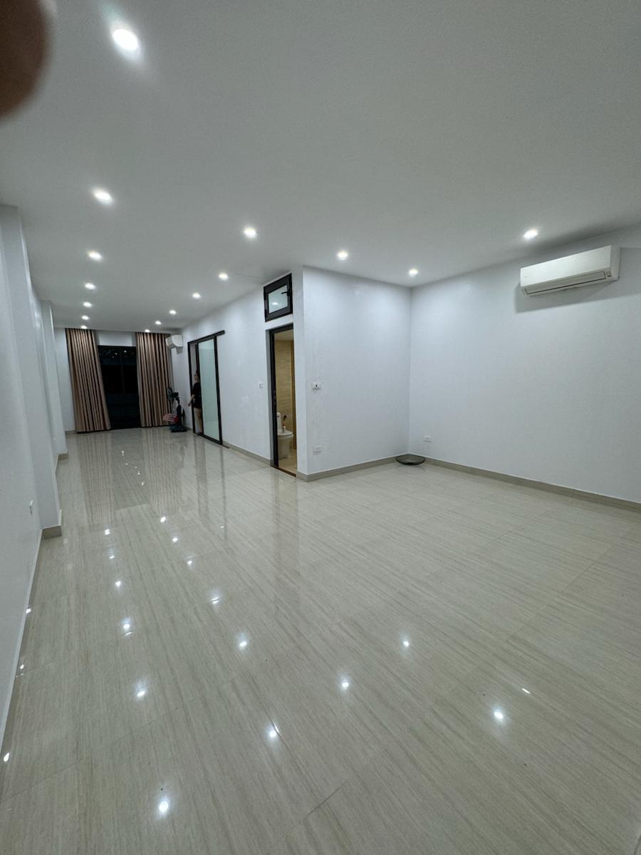 65M*8T CẦU GIẤY - ÔTÔ ĐỖ CỬA - 10M RA MẶT PHỐ - 2 THOÁNG - THANG MÁY -VỪA Ở VỪA KINH DOANH - Ảnh 2