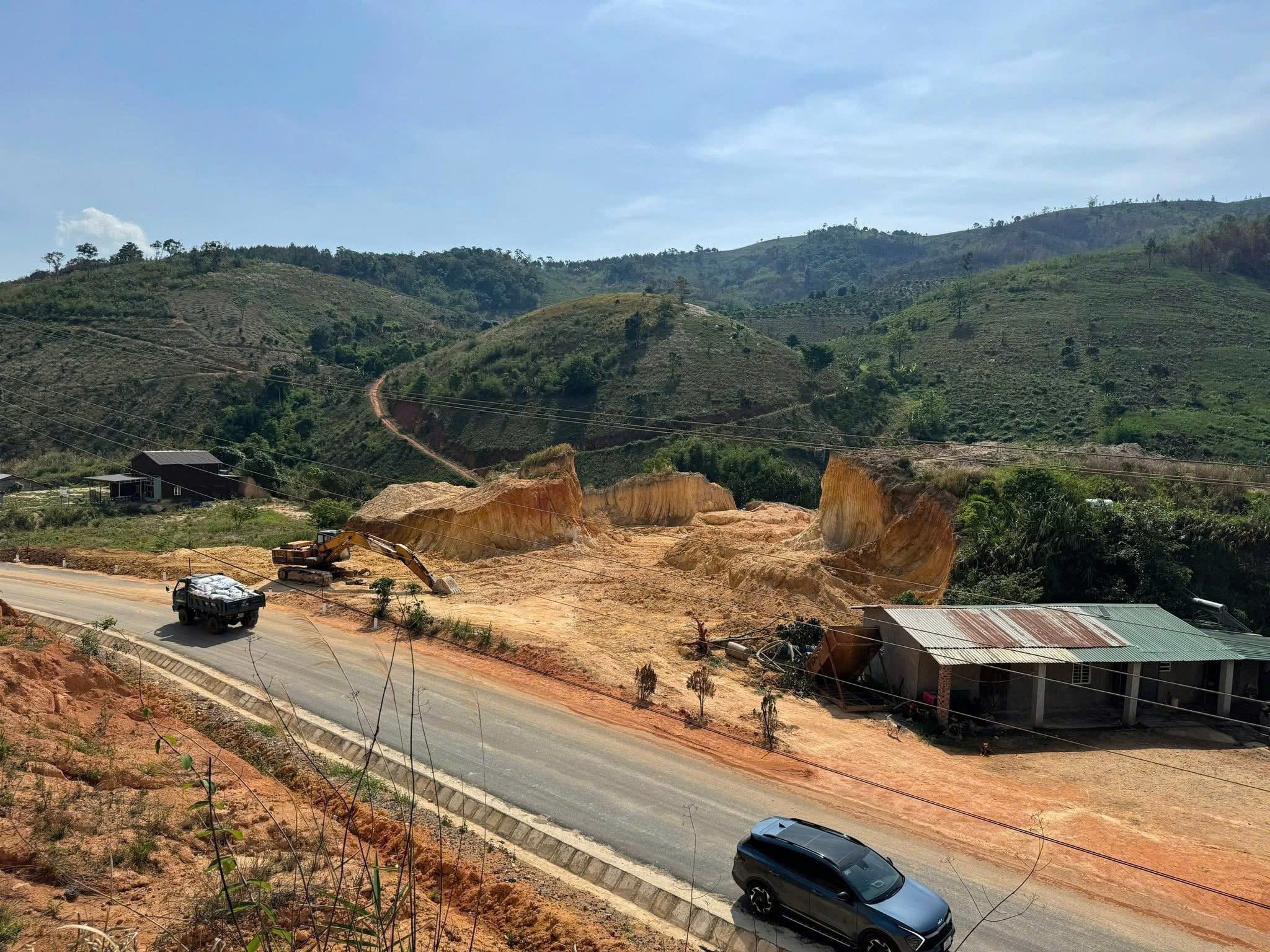 Cần bán 5000m2 đất ôm mặt tiền đường nhựa thế dương view đồi siêu đẹp. - Ảnh 3