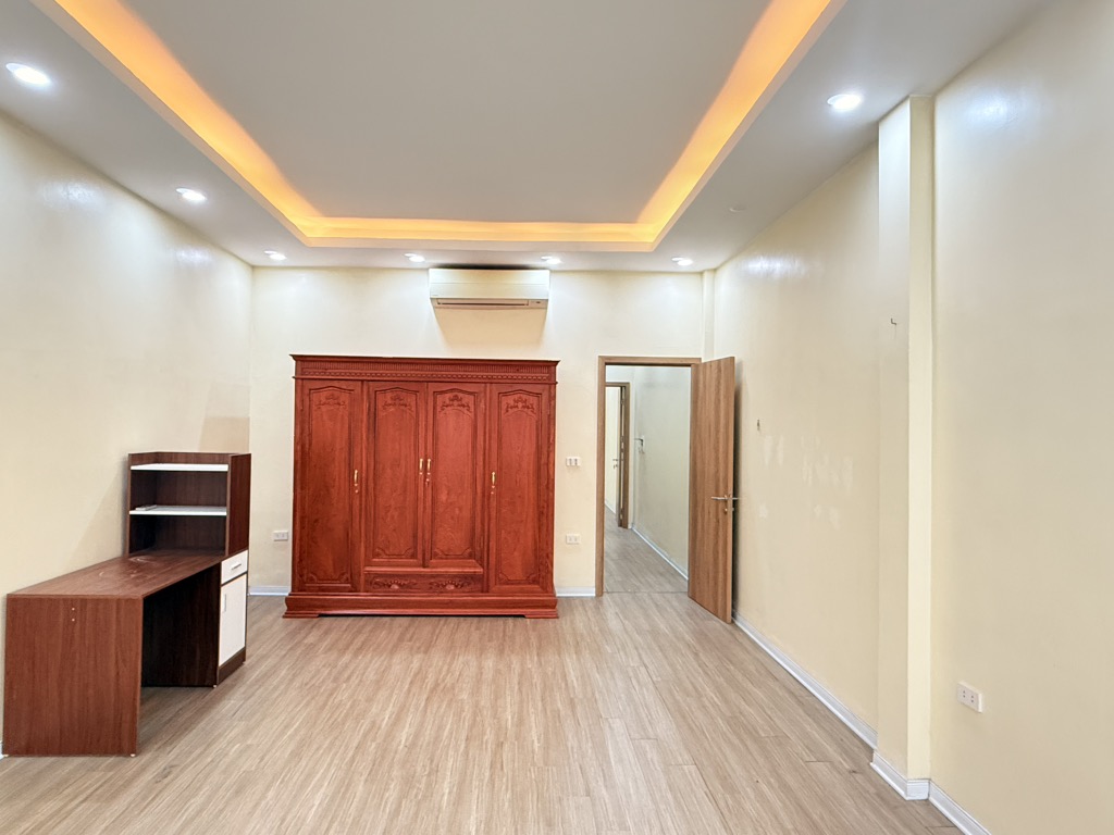 Bán nhà phố Lê Trọng Tấn, Thanh Xuân 65m2, 4 tầng, mặt tiền 4.6m Gara ô tô sát phố - Ảnh 1