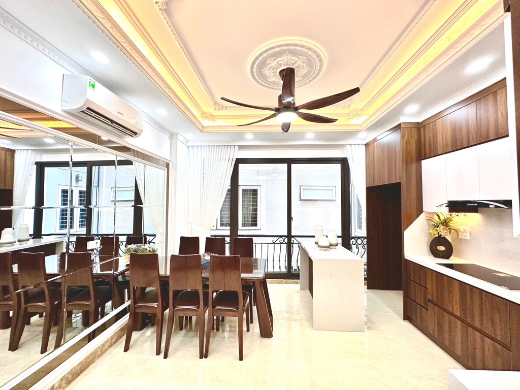 NHÀ ĐẸP THANG MÁY, CHỦ TẶNG NỘI THẤT,  TRUNG TÂM CẦU GIẤY. - Ảnh 1