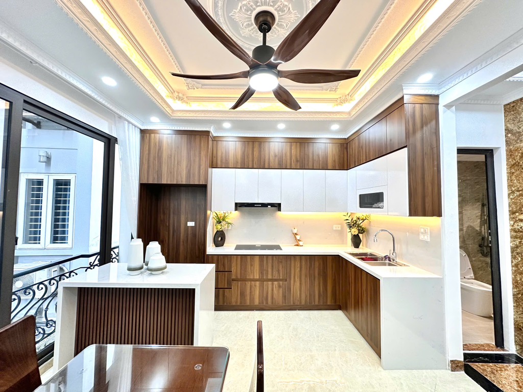 NHÀ ĐẸP THANG MÁY, CHỦ TẶNG NỘI THẤT,  TRUNG TÂM CẦU GIẤY. - Ảnh 2