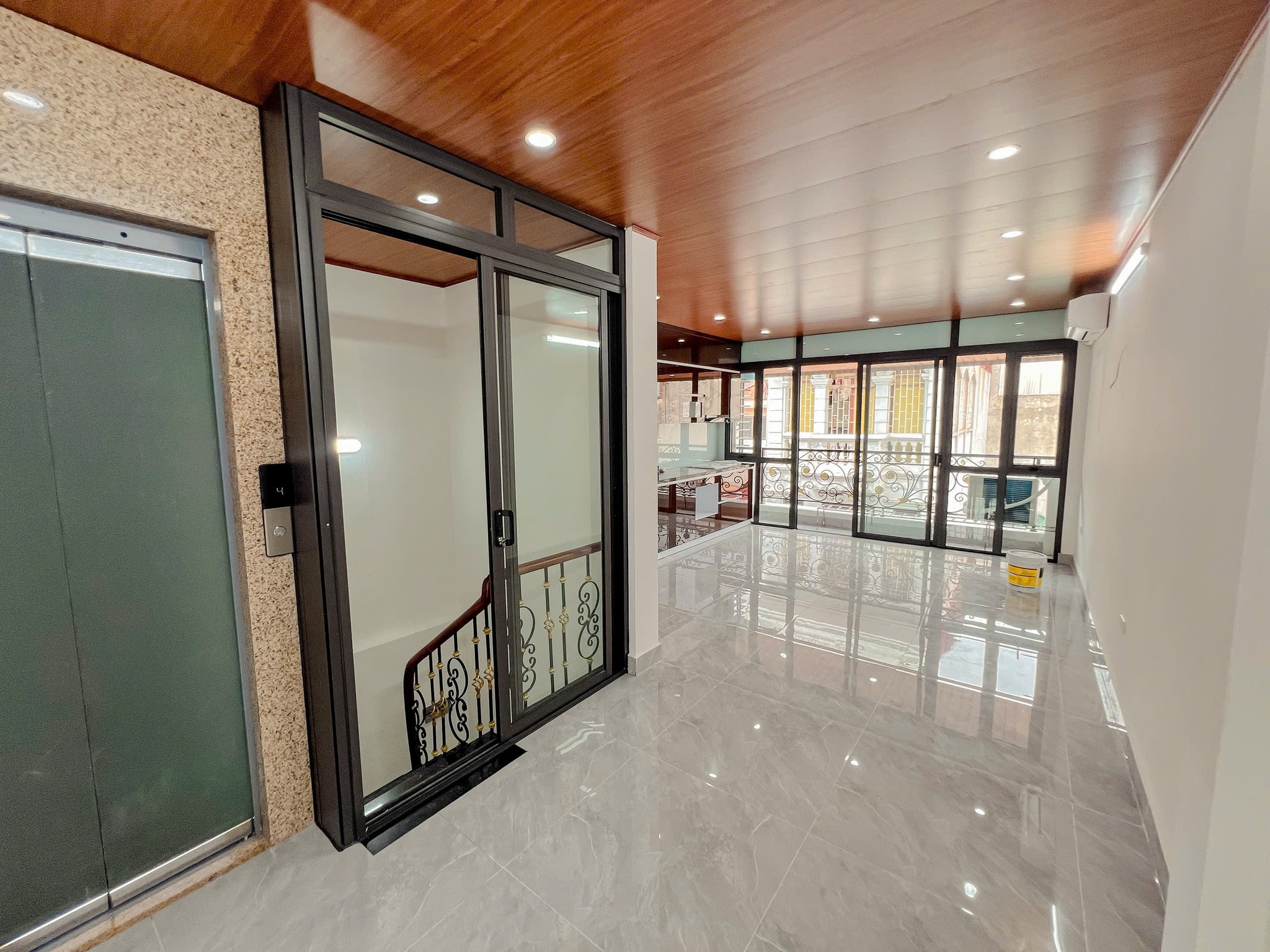 Bán nhà phố Lê Trọng Tấn 55m2, 5T thang máy, mặt tiền 4.7m Gara ô tô tránh cực đẹp - Ảnh 2