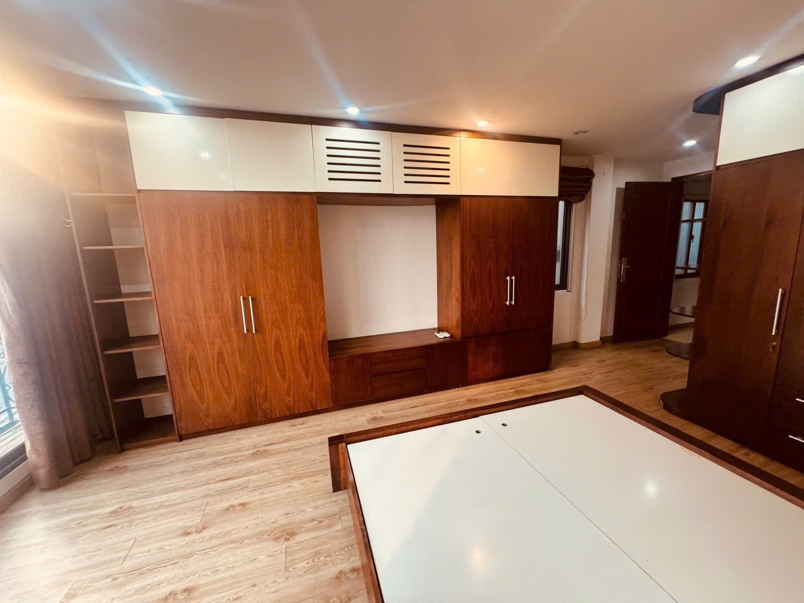 BÁN MẶT PHỐ NGHI TÀM TÂY HỒ LÔ GÓC KINH DOANH ĐỈNH 7 TẦNG THANG MÁY CHỈ 19.5 TỶ - Ảnh chính