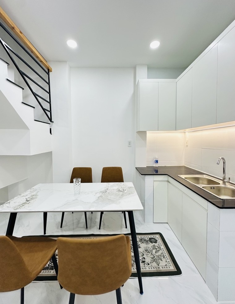HẺM XE HƠI, 2 tầng 3PN, DTSD 60m2 - TẶNG TOÀN BỘ NỘI THẤT như hình, 4x tỷ. - Ảnh 1