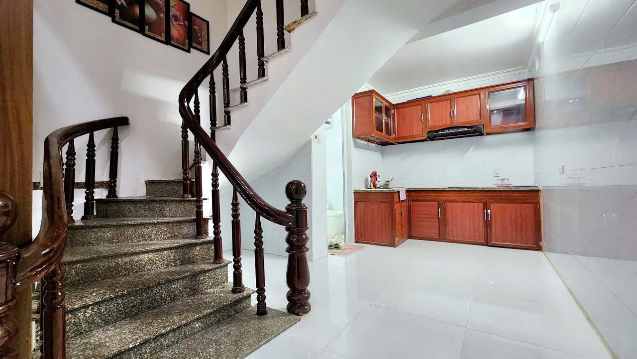 Nhà 3 tầng Thiên Lôi - sân cổng riêng, 45m, gần AEON, Giá 2.55 tỉ - Ảnh 2