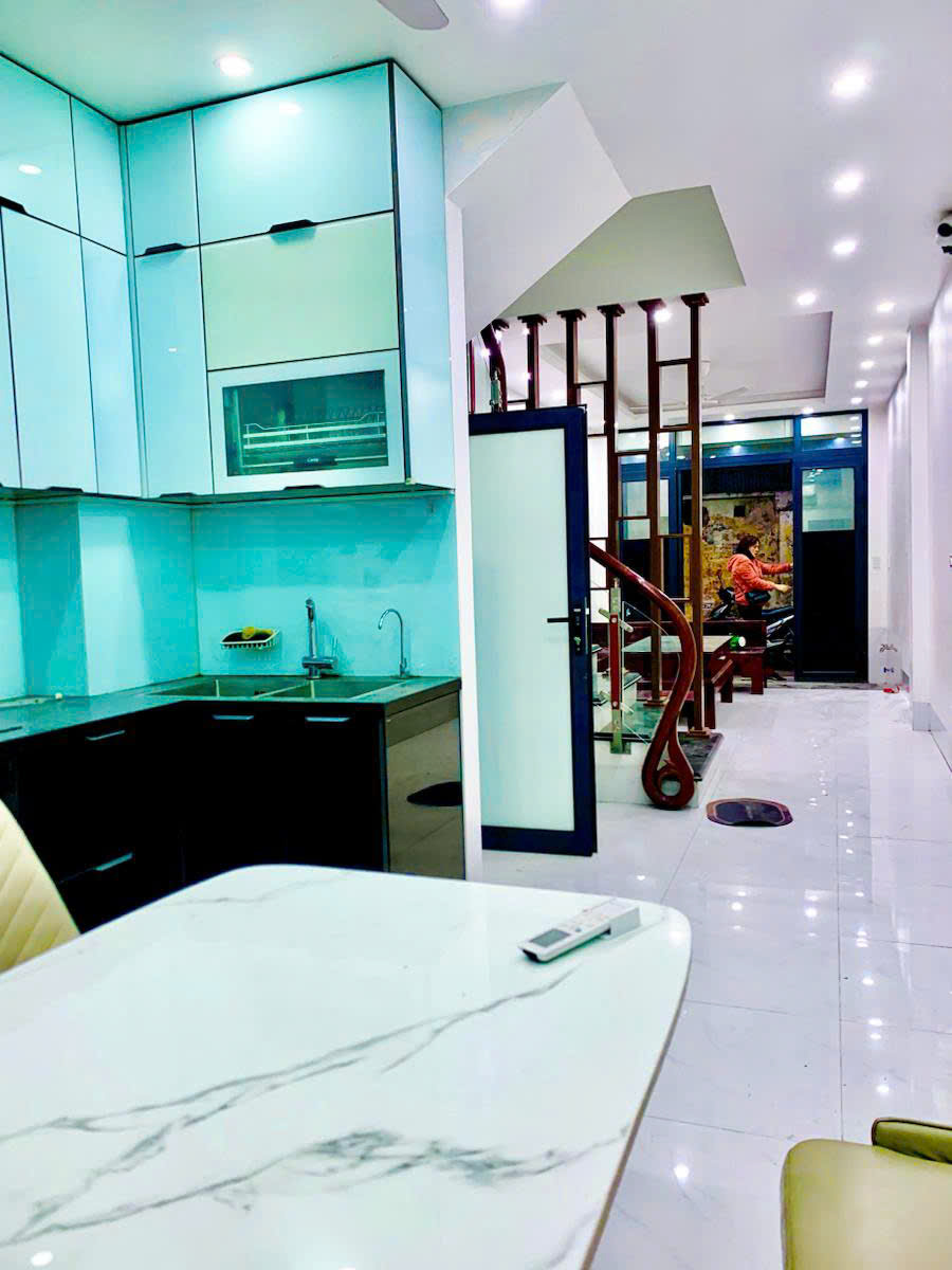 BÁN NHÀ ĐẸP 5 TẦNG, KHƯƠNG TRUNG, Ở NGAY, GẦN PHỐ, CÁCH Ô TÔ 5M GIÁ 10,35 TỶ. - Ảnh 2