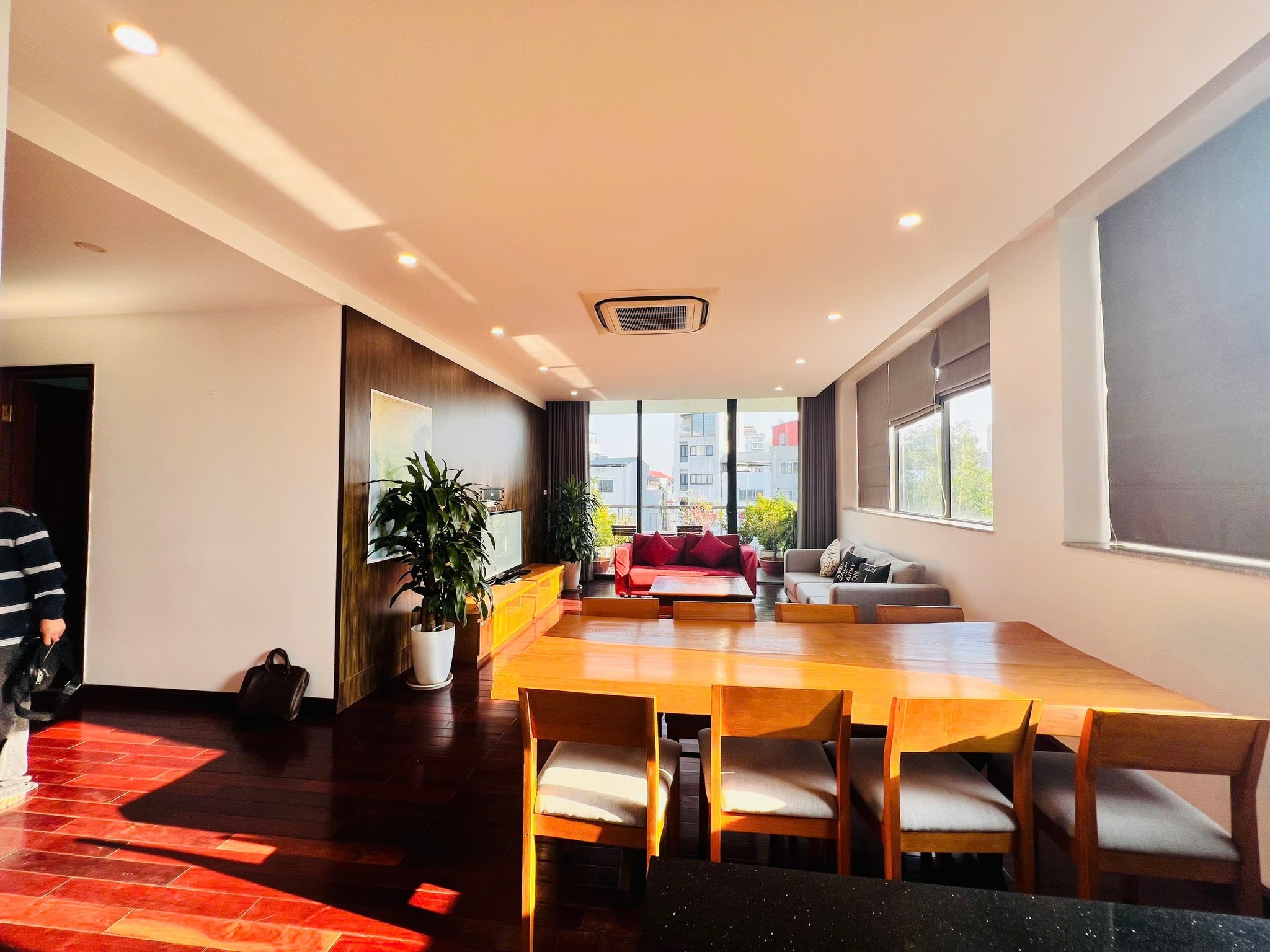 Bán nhà phố Trích Sài 265m2, 8 nổi 1 hầm, mặt tiền 16m dòng tiền 400tr/tháng giá 86 tỷ - Ảnh 1