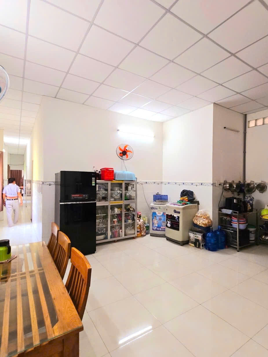 Kinh Khủng Khiếp, Bán Nhà Dt 201m2, ngang 6, Mặt Tiền, Quận 9, Giá chỉ 2.96ty - Ảnh 4