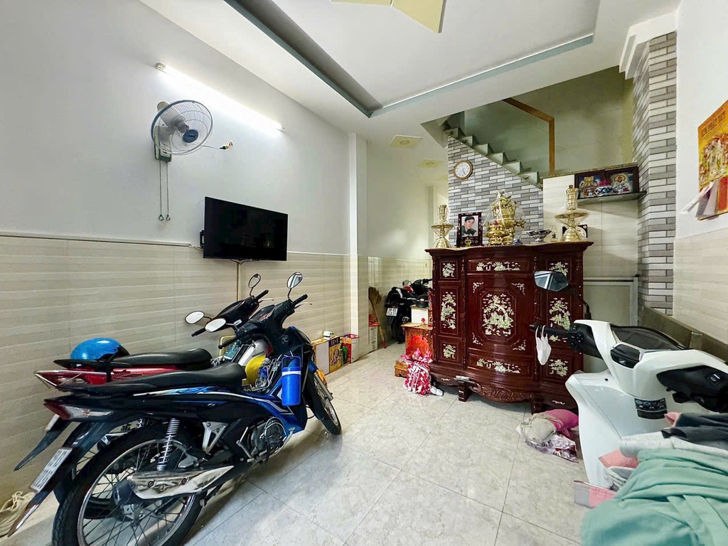 NHÀ B.ÁN QUANG TRUNG GV - SÁT NGÃ 4 VỚI PHAN HUY ÍCH & ST EMART2 - DT 50M² - 4 TẦNG CHỈ NHỈNH 5 TỶ - Ảnh 2