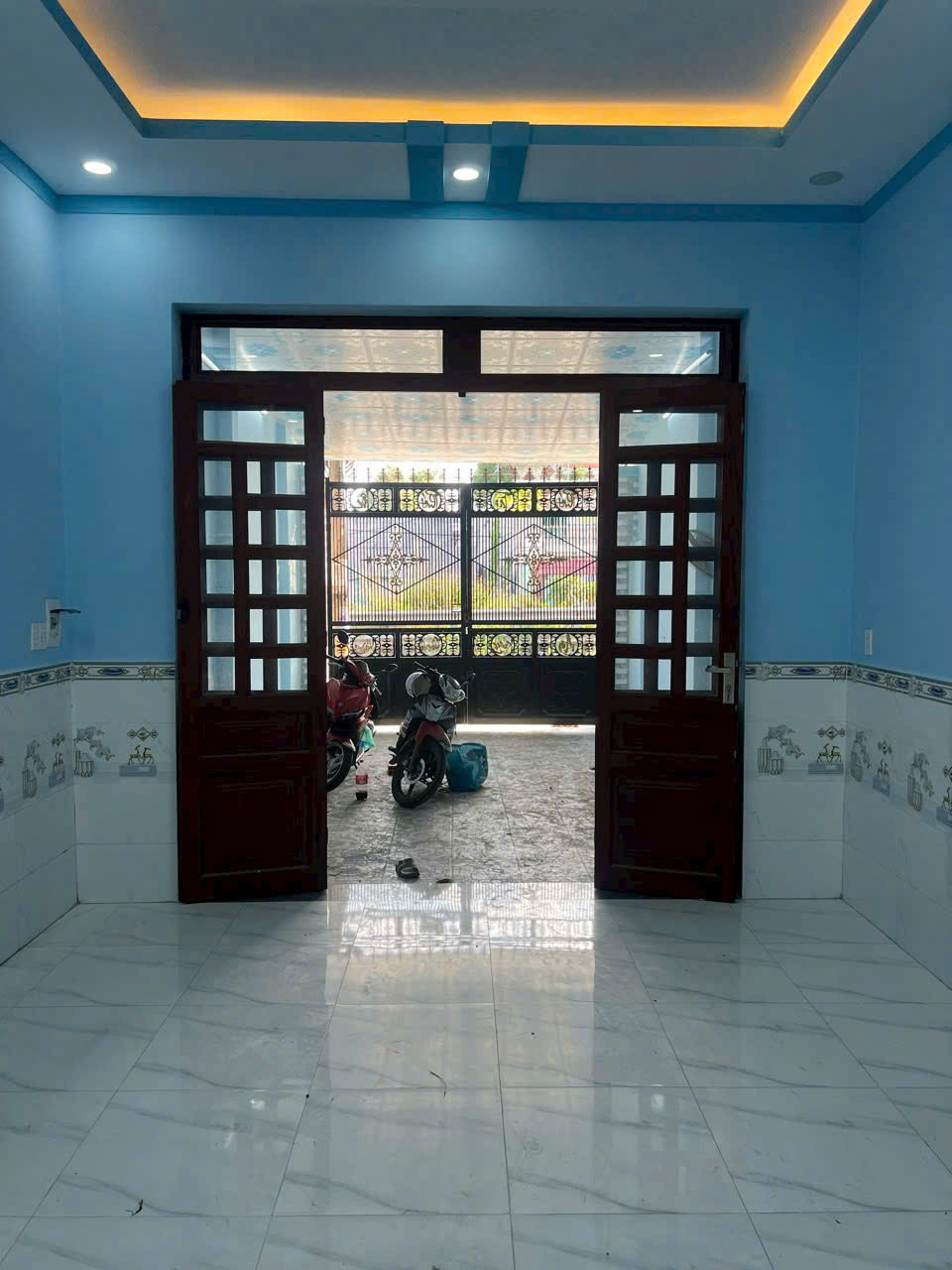 Bán nhà 200m2 MẶT TIỀN vừa ở vừa Kinh Doanh, giá rẻ hơn trong hẻm - Ảnh chính