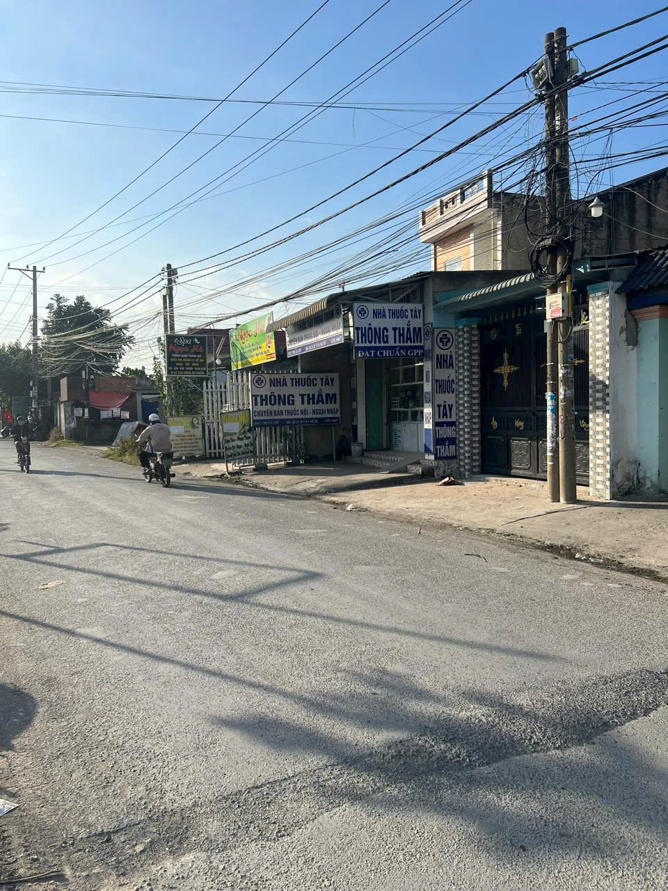 Bán nhà 200m2 MẶT TIỀN vừa ở vừa Kinh Doanh, giá rẻ hơn trong hẻm - Ảnh 1